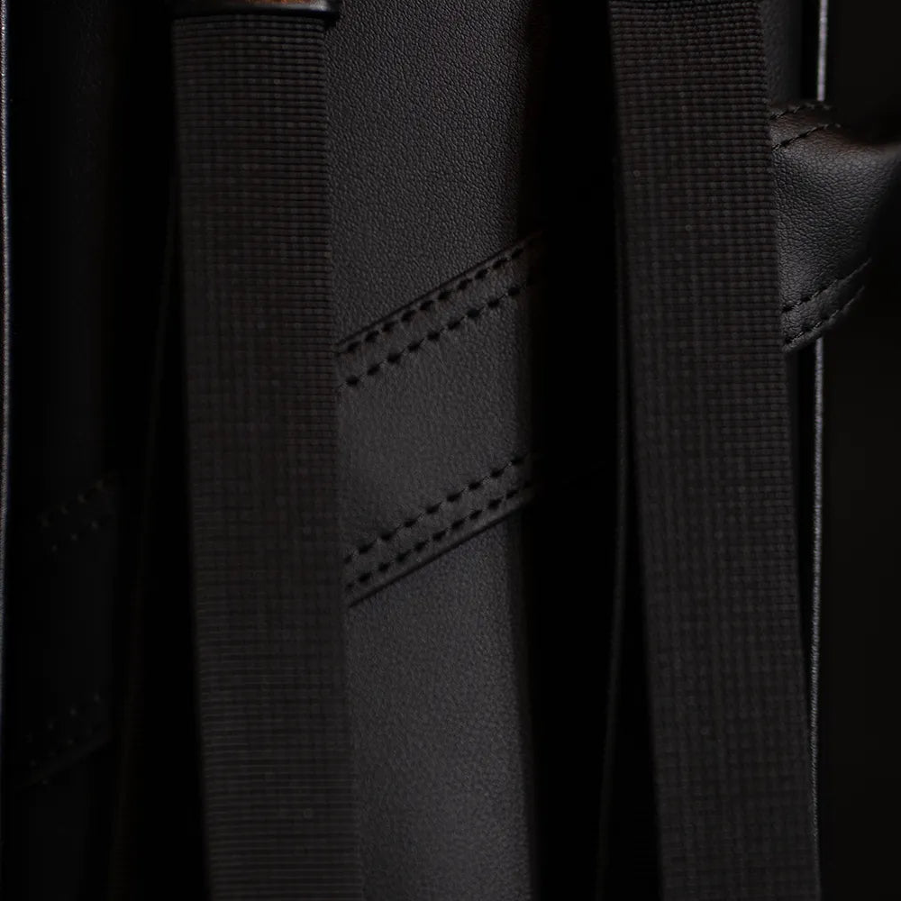 Adjustable carrying straps