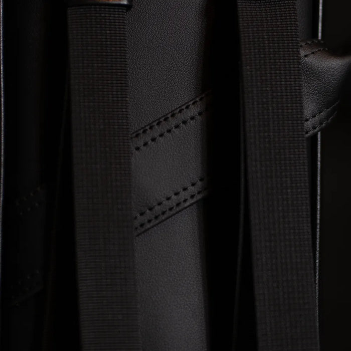 Adjustable carrying straps