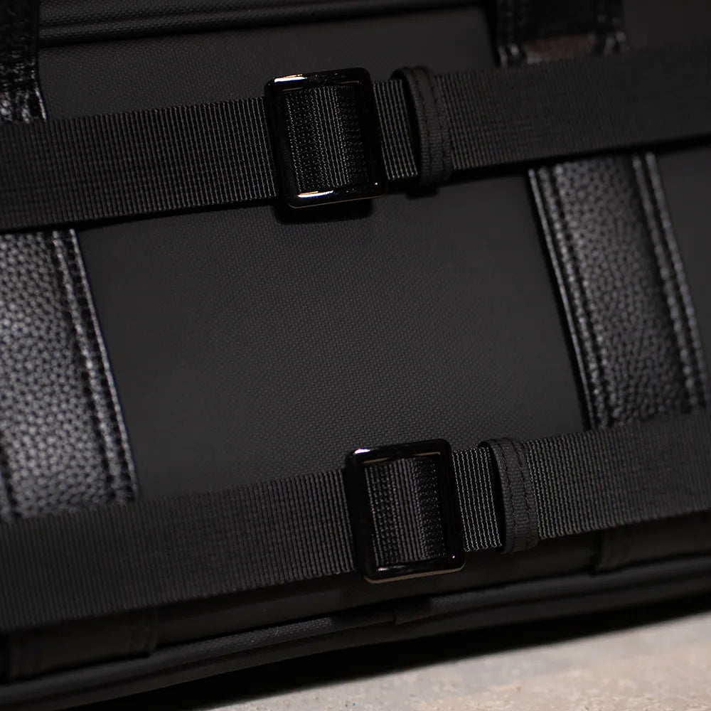 Adjustable carrying straps