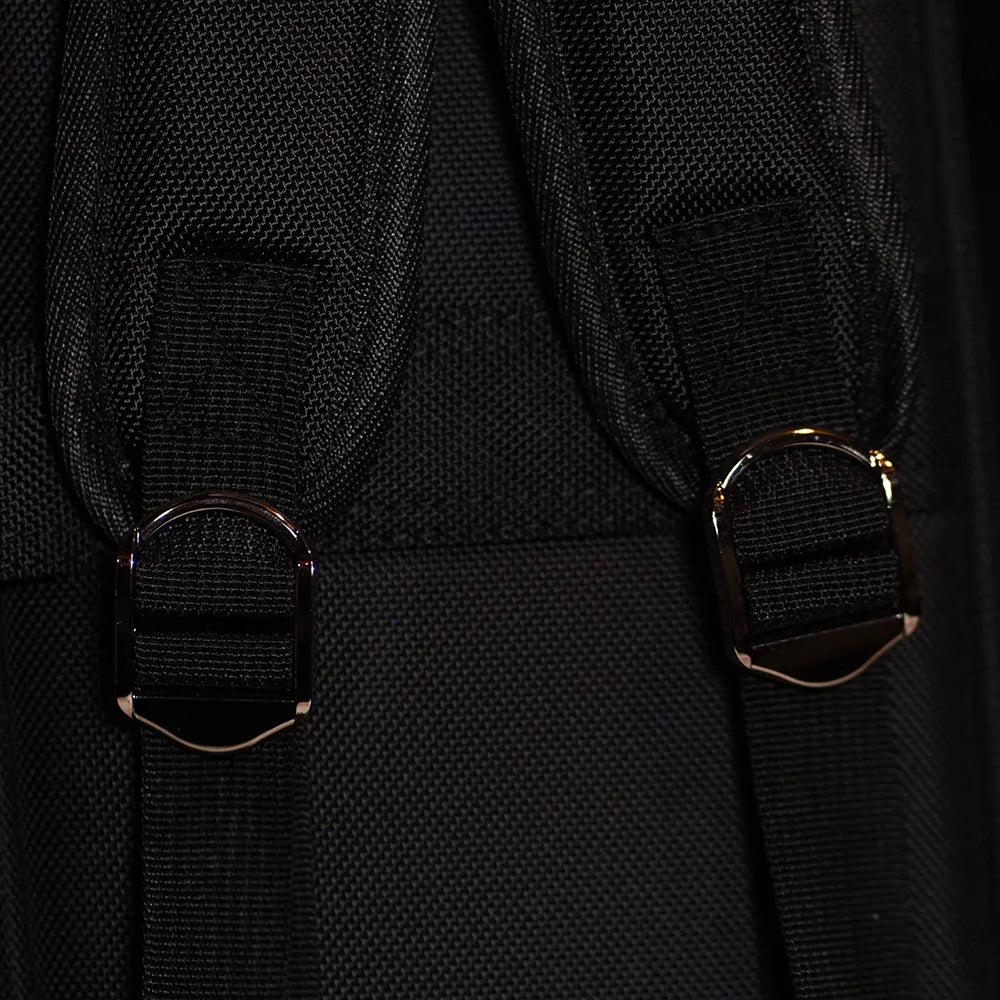 Fully adjustable shoulder straps